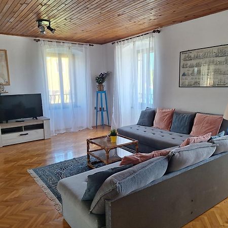 Two-Bedroom Apartment With Sea View,Big Terrase And Garden Stari Grad  Eksteriør billede