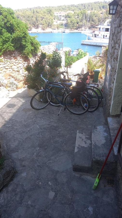 Two-Bedroom Apartment With Sea View,Big Terrase And Garden Stari Grad  Eksteriør billede