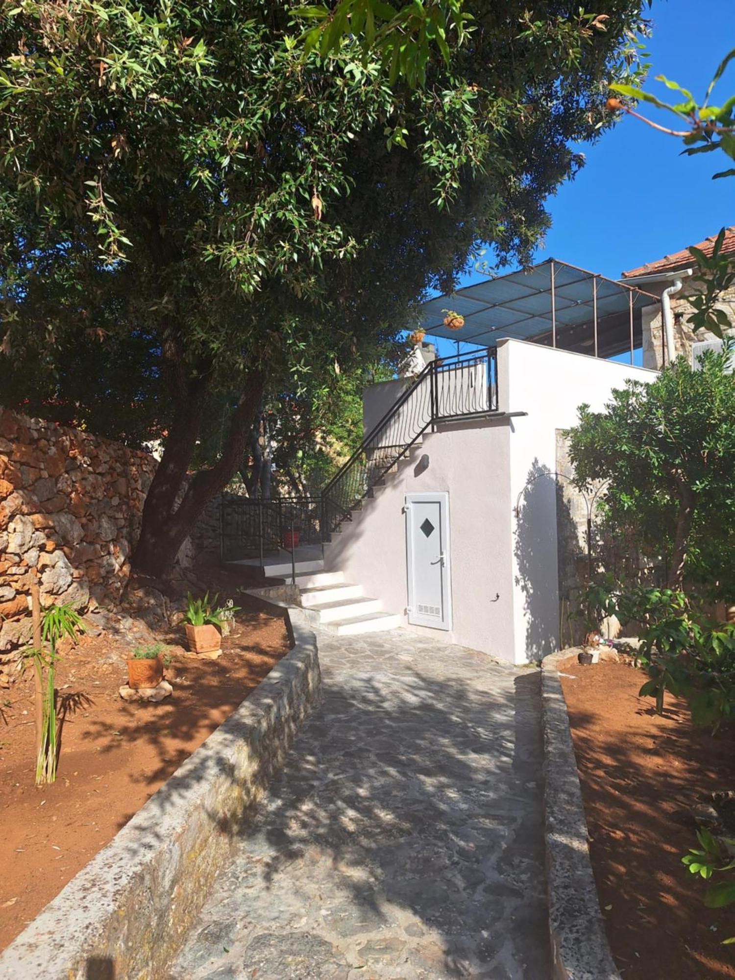 Two-Bedroom Apartment With Sea View,Big Terrase And Garden Stari Grad  Eksteriør billede